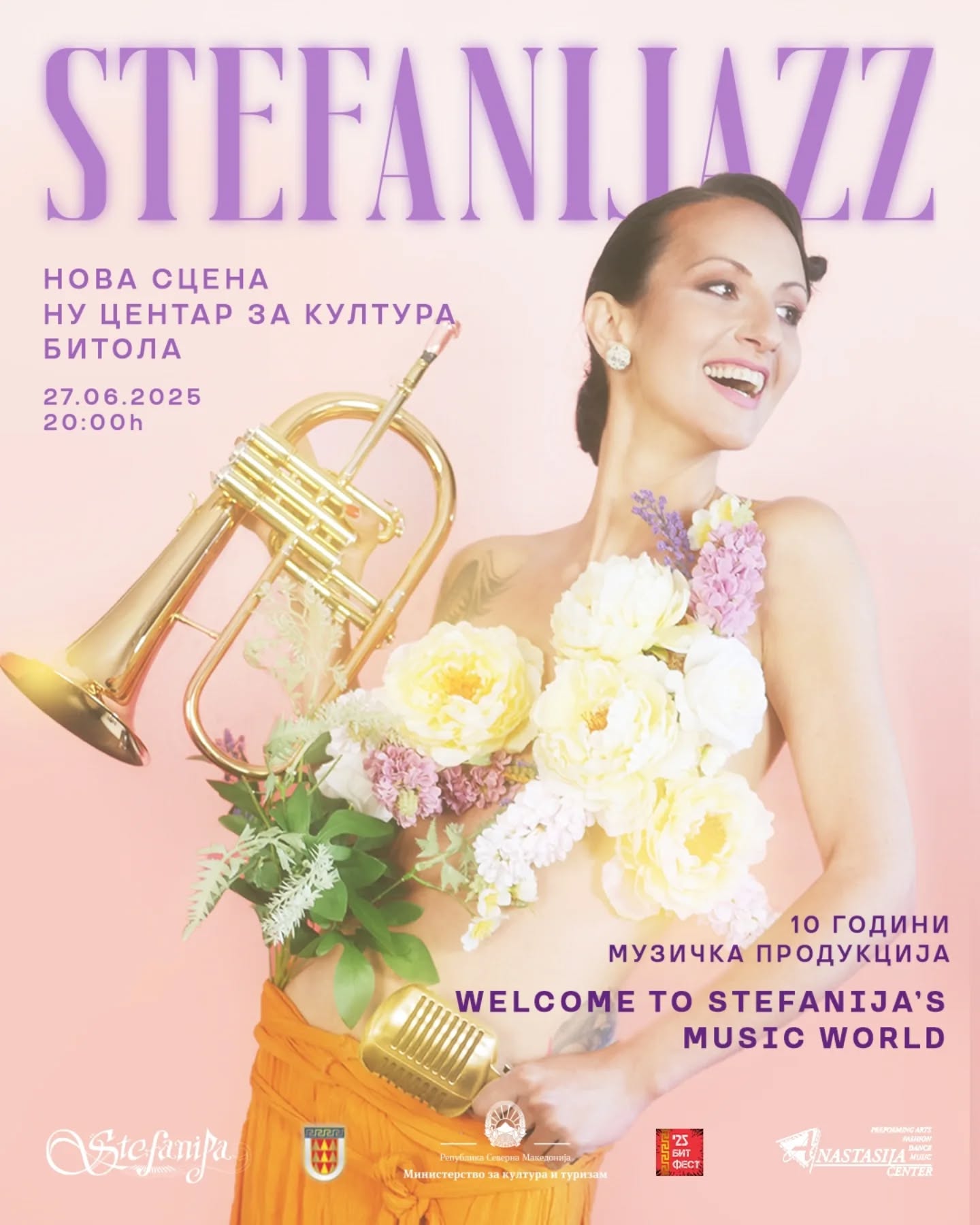 🎶 Stefanijazz – 10 години музичка продукција Welcome to Stefanija's Music World

✨ Ве покануваме на јубилеен концерт кој слави една деценија посветеност, креативност и љубов кон музиката! *Stefanija* дипломирана поп-џез пејачка, артистка со препознатлива интерпретација и оригинален звук, заедно со искусните музичари, ќе ве поведе низ своето музичко патување исполнето со емоции, слобода и звук што допира до срцето.
Концерт кој носи љубов кон музиката, искреност и стил кој спојува повеќе  жанрови. Во живо ќе ги слушнете нејзините најистакнати авторски композиции, преработени во современи џез, џез-рок и босанова аранжмани, џез стандарди – звук што го спојува класичното и модерното, нежното и енергичното. 

📅 Датум: 27.06.2025, во 20ч.
📍 Локација: Нова сцена, Центар за култура Битола
🎟️ Билети: 250 денари 

Настапуваат:
• Стефанија Милевска Враниќ – вокал
• Билјана Трајковска – вокал и пратечки вокали
• Владимир Враниќ – гитара
• Владимир Николиќ / Dadoni – труба
• Ристо Крстевски – клавијатура
• Зоки Паркет – контрабас и бас
• Павел Талевски – тапани

🔔 Не пропуштајте!
Обезбедете си билет на време во Порта Џез, Камарите и Анастасија Центар!
Местата се ограничени!

✨️Проектот е поддржан од Министерство за култура и туризам на Македонија и Општина Битола 

#Stefanijazz #10YearsOfMusic #WelcomeToStefanijasWorld #PopJazz #JazzRock #BossaNova #LiveInBitola #ЦентарЗаКултураБитола #Битфест2025